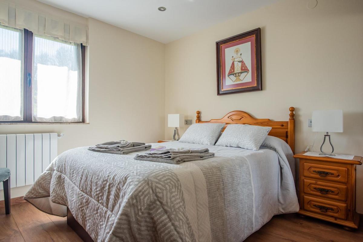 Apartamentos La Cortina Onís Eksteriør billede