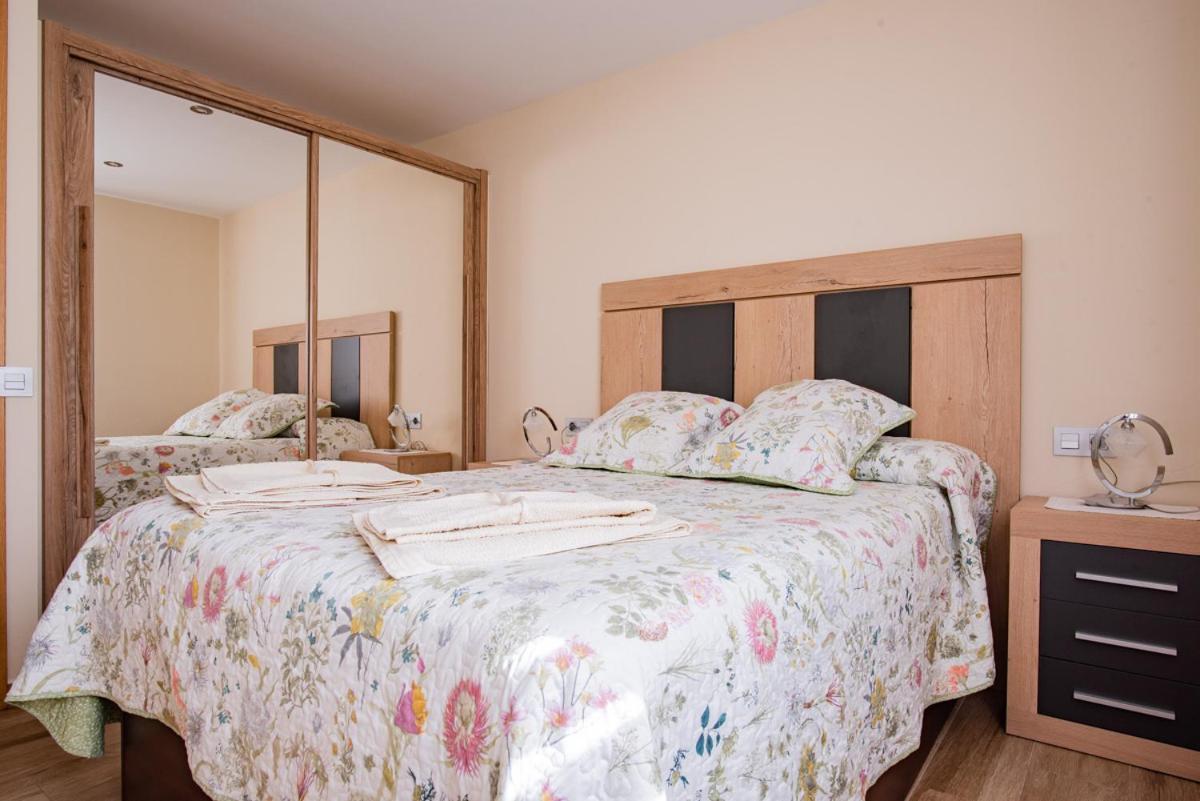 Apartamentos La Cortina Onís Eksteriør billede
