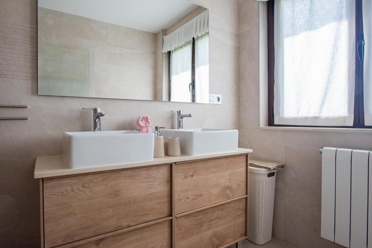 Apartamentos La Cortina Onís Eksteriør billede