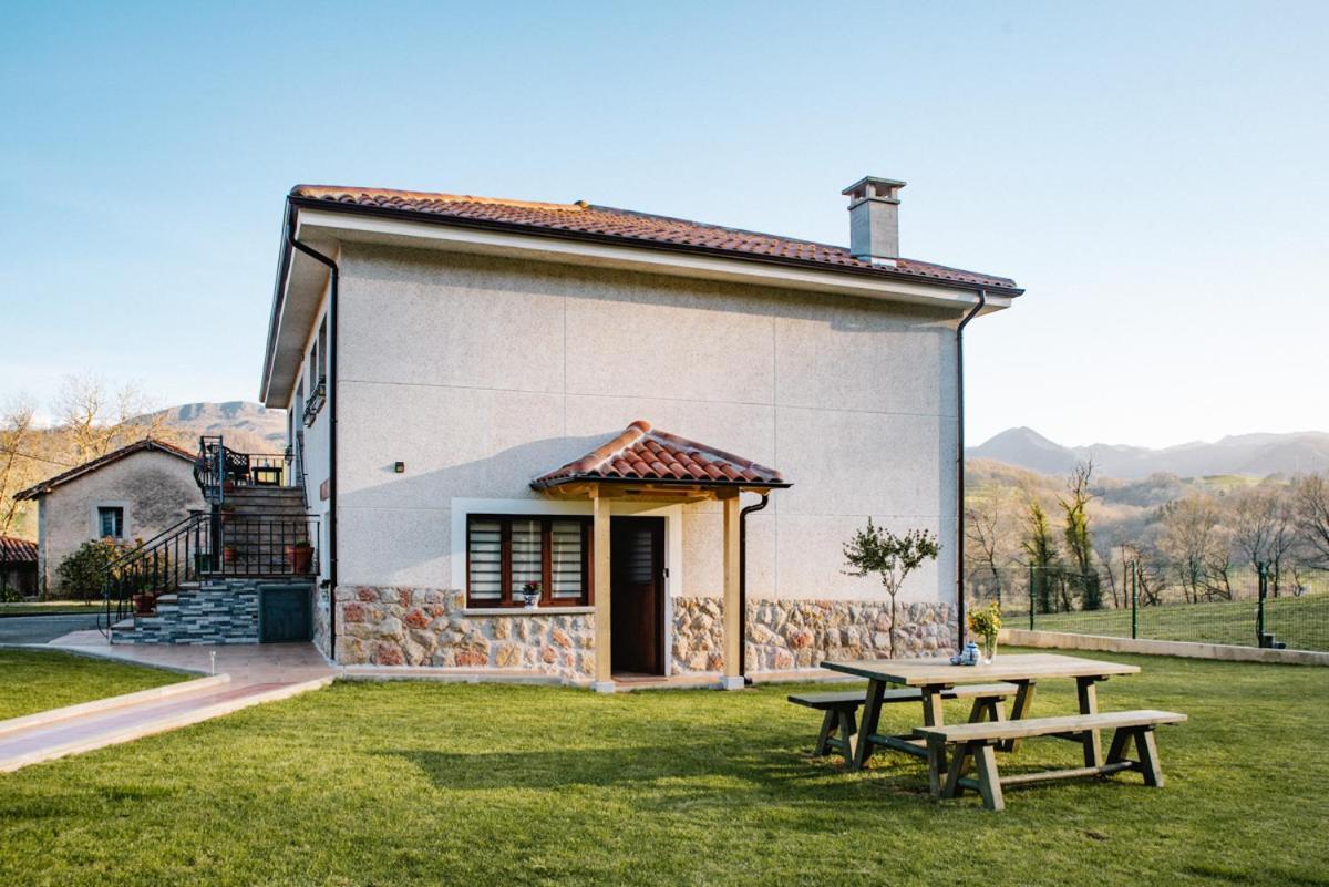 Apartamentos La Cortina Onís Eksteriør billede