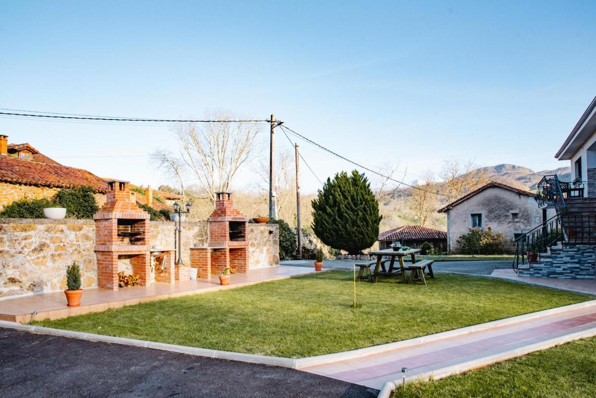 Apartamentos La Cortina Onís Eksteriør billede